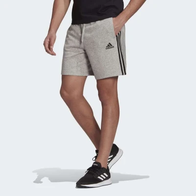 BERMUDA ADIDAS ESSENTIALS 3 LISTRAS MASCULINA - Cinza BERMUDA ADIDAS ESSENTIALS 3 LISTRAS MASCULINA - Cinza