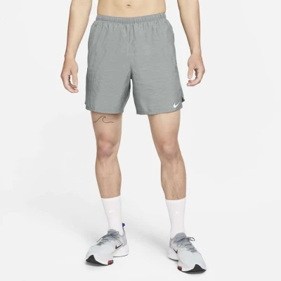 BERMUDA NIKE CORRIDA DRI-FIT CHALLERNGER MASCULINA - Grafite BERMUDA NIKE CORRIDA DRI-FIT CHALLERNGER MASCULINA - Grafite