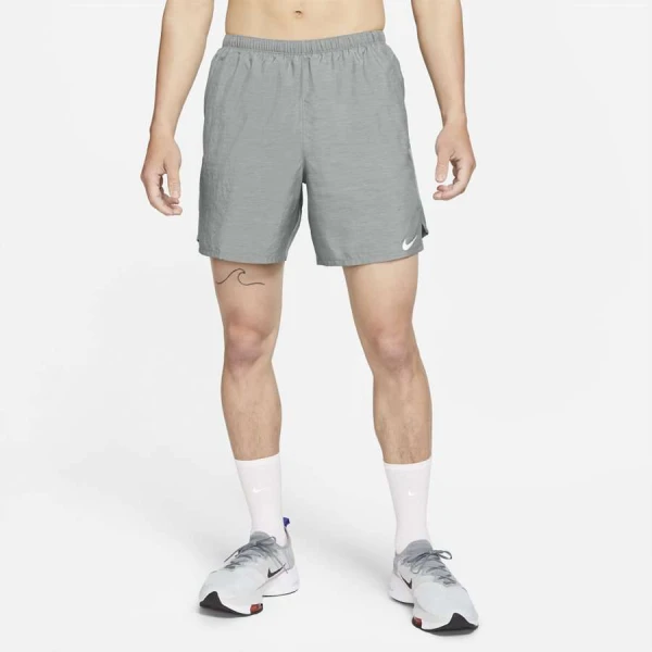 BERMUDA NIKE CORRIDA DRI-FIT CHALLERNGER MASCULINA - Grafite BERMUDA NIKE CORRIDA DRI-FIT CHALLERNGER MASCULINA - Grafite