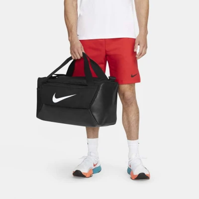 BOLSA NIKE BRASILIA S DUFF 9.5 (41L) UNISSEX - Preto/branco