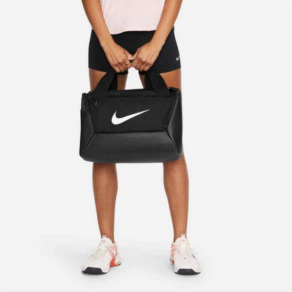 BOLSA NIKE BRASILIA XS DUFF 9.5 25L - Preto/branco