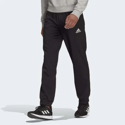 CALÇA ADIDAS AEROREADY ESSENTIALS STANFORD PEQUENO LOGO BORDADO MASCULINA - Preto CALÇA ADIDAS AEROREADY ESSENTIALS STANFORD PEQUENO LOGO BORDADO MASCULINA - Preto