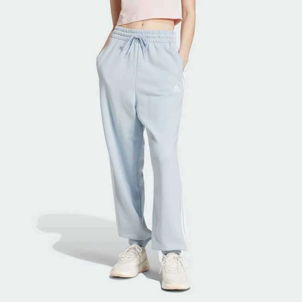 CALÇA ADIDAS MOLETINHO FOLGADA ESSENTIALS TRÊS LSTRAS FEMENINA - Azul celeste/branco