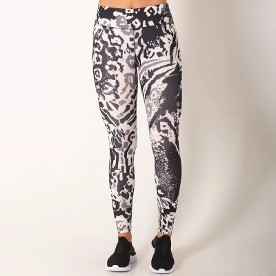 CALÇA LEGGING NIKE FAST 7/8 FEMININA - Branco/preto