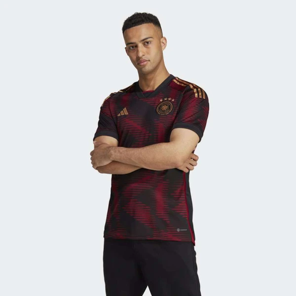 CAMISA ADIDAS ALEMANHA OFICIAL II 2022 TORCEDOR MASCULINA - Bordo/preto CAMISA ADIDAS ALEMANHA OFICIAL II 2022 TORCEDOR MASCULINA - Bordo/preto