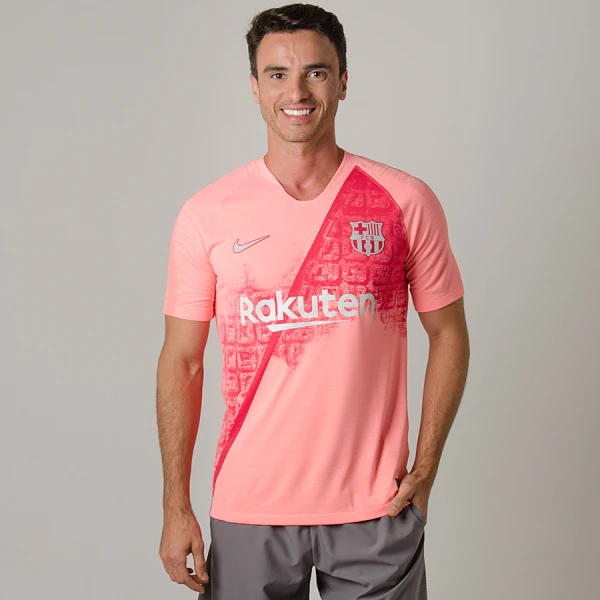 CAMISA NIKE BARCELONA OFICIAL 3 2018/19 SEM NÚMERO JOGADOR - Rosa CAMISA NIKE BARCELONA OFICIAL 3 2018/19 SEM NÚMERO JOGADOR - Rosa