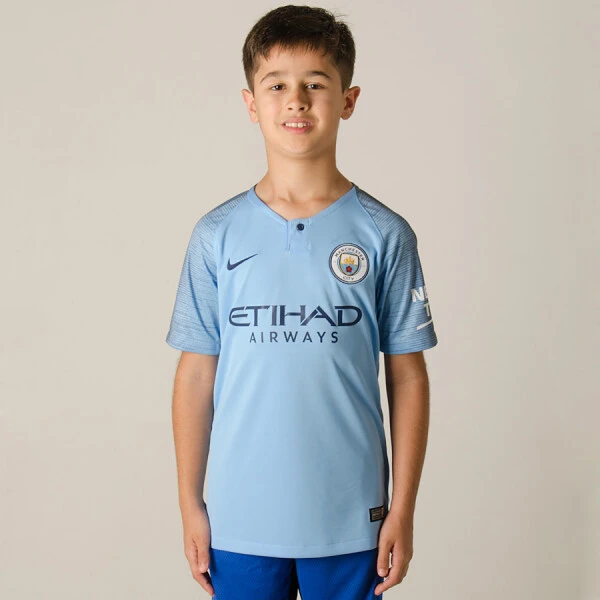 CAMISA NIKE MANCHESTER CITY OFICIAL 1 2018/19 SEM NÚMERO INFANTIL - Azul celeste CAMISA NIKE MANCHESTER CITY OFICIAL 1 2018/19 SEM NÚMERO INFANTIL - Azul celeste