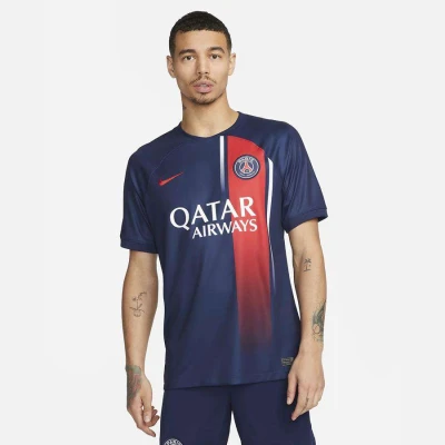 CAMISA NIKE PARIS SAINT-GERMAIN OF I 2023/24 TORCEDOR PRO MASCULINA - Marinho/vermelho