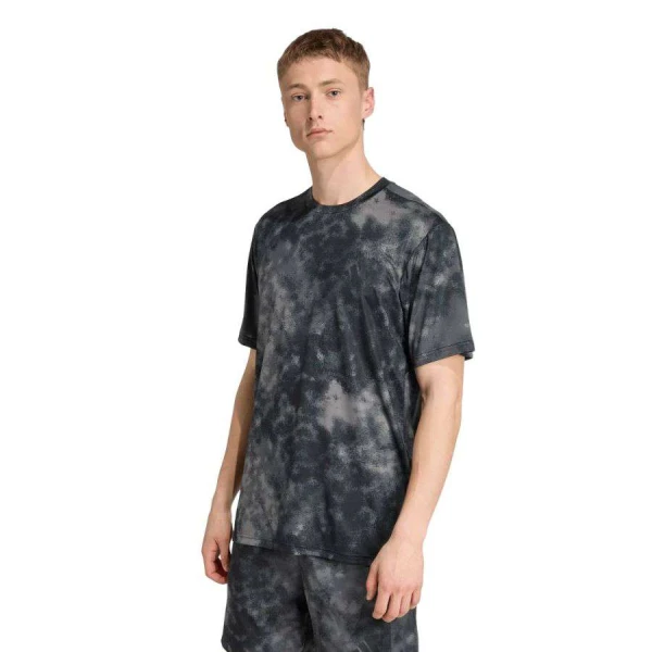 CAMISETA ADIDAS ESSENTIALS AOP MASCULINA - Preto/grafite CAMISETA ADIDAS ESSENTIALS AOP MASCULINA - Preto/grafite