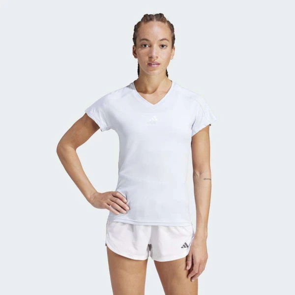 CAMISETA ADIDAS ESSENTIALS MINIMAL FEMININA - Azul celeste CAMISETA ADIDAS ESSENTIALS MINIMAL FEMININA - Azul celeste
