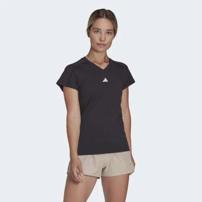 CAMISETA ADIDAS ESSENTIALS MINIMAL FEMININA - Preto CAMISETA ADIDAS ESSENTIALS MINIMAL FEMININA - Preto