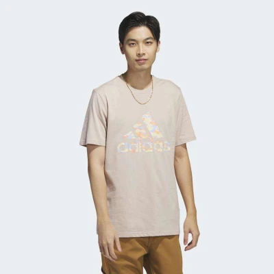 CAMISETA ADIDAS GRAFICA CAMO MASCULINA - Bege CAMISETA ADIDAS GRAFICA CAMO MASCULINA - Bege