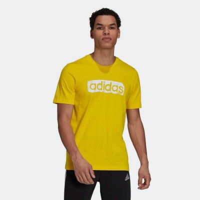 CAMISETA BOX ESTAMPADA BRUSHSTROKE LOGO ADIDAS MASCULINA - Amarelo CAMISETA BOX ESTAMPADA BRUSHSTROKE LOGO ADIDAS MASCULINA - Amarelo