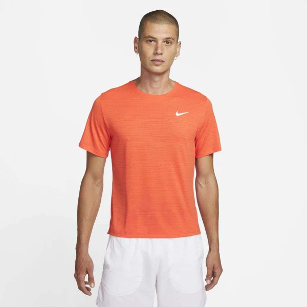 CAMISETA DE CORRIDA NIKE DRI-FIT MILER MASCULINA - Laranja/prata