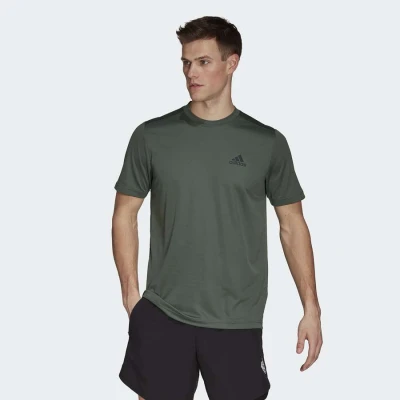 CAMISETA ESPORTIVA AEROREADY DESIGNED TO MOVE ADIDAS MASCULINA - Verde/preto CAMISETA ESPORTIVA AEROREADY DESIGNED TO MOVE ADIDAS MASCULINA - Verde/preto