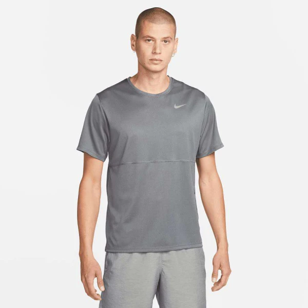 CAMISETA NIKE BREATHE MASCULINA - Chumbo