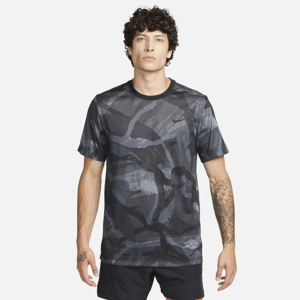CAMISETA NIKE CAMO DRI-FIT LEGEND MASCULINA - Preto/grafite CAMISETA NIKE CAMO DRI-FIT LEGEND MASCULINA - Preto/grafite