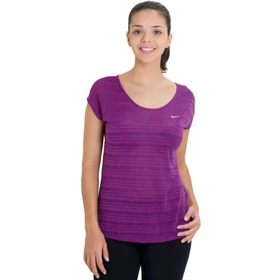 CAMISETA NIKE DF COOL BREEZE SHORT SLEEVE FEMININA - Roxo CAMISETA NIKE DF COOL BREEZE SHORT SLEEVE FEMININA - Roxo