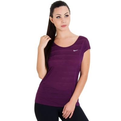 CAMISETA NIKE DF COOL BREEZE SHORT SLEEVE FEMININA - Roxo/prata CAMISETA NIKE DF COOL BREEZE SHORT SLEEVE FEMININA - Roxo/prata