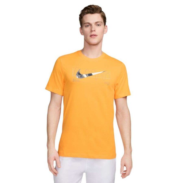 CAMISETA NIKE DF TEE IYKYK R MASCULINA - Laranja
