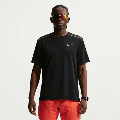 CAMISETA NIKE DF UV MILER MASCULINA - Preto