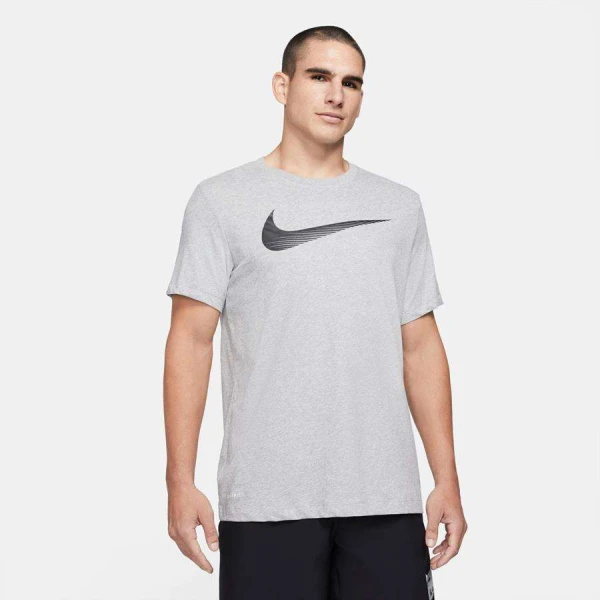 CAMISETA NIKE DFC TEE 2YR SWSH MASCULINA - Cinza CAMISETA NIKE DFC TEE 2YR SWSH MASCULINA - Cinza