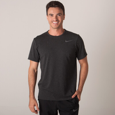 CAMISETA NIKE DRI FIT BREATHE MASCULINA - Chumbo CAMISETA NIKE DRI FIT BREATHE MASCULINA - Chumbo