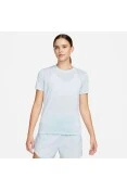 CAMISETA NIKE DRI-FIT FEMININA - Azul celeste CAMISETA NIKE DRI-FIT FEMININA - Azul celeste