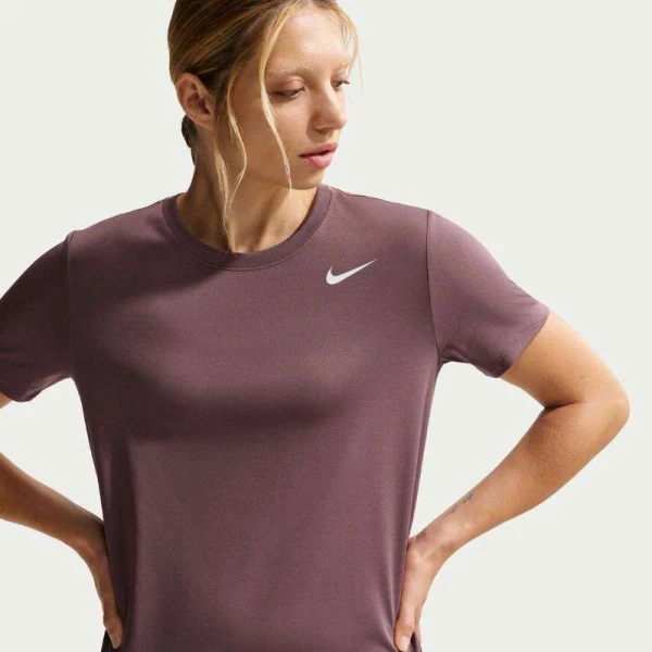 CAMISETA NIKE DRI-FIT FEMININA - Marrom