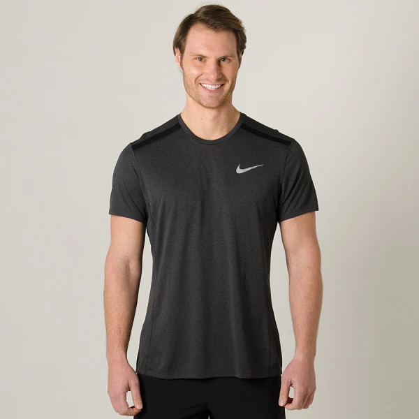 CAMISETA NIKE DRI-FIT MILER COOL MASCULINA - Chumbo