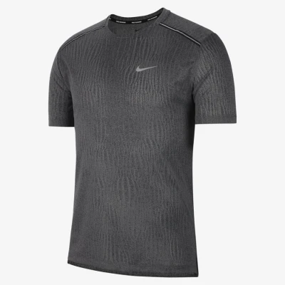 CAMISETA NIKE DRI-FIT MILER MASCULINA - Chumbo CAMISETA NIKE DRI-FIT MILER MASCULINA - Chumbo