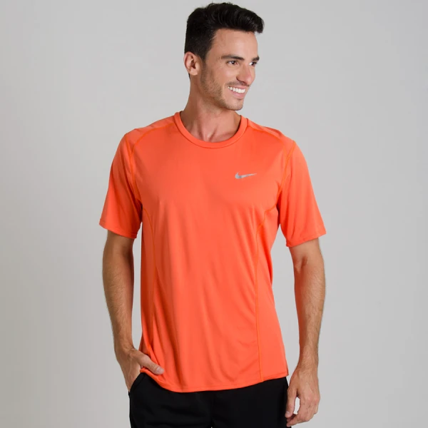 CAMISETA NIKE DRI-FIT MILER SS MASCULINA - Laranja CAMISETA NIKE DRI-FIT MILER SS MASCULINA - Laranja
