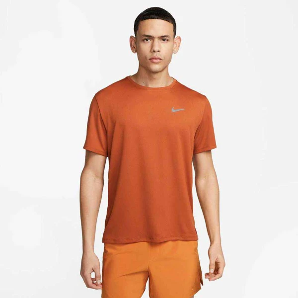 CAMISETA NIKE DRI-FIT MILLER MASCULINA - Marrom