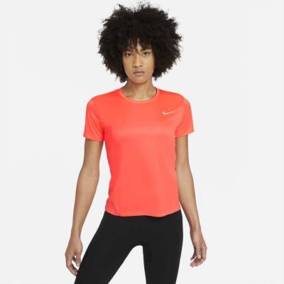 CAMISETA NIKE MILER FEMININA - Salmao CAMISETA NIKE MILER FEMININA - Salmao