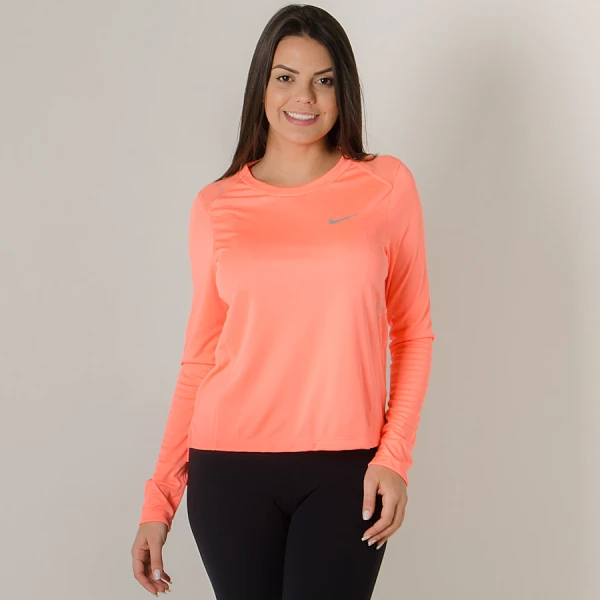 CAMISETA NIKE MILER MANGA LONGA FEMININA - Salmao