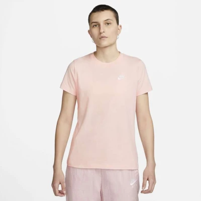 CAMISETA NIKE NSW CLUB TEE FEMININA - Salmao CAMISETA NIKE NSW CLUB TEE FEMININA - Salmao