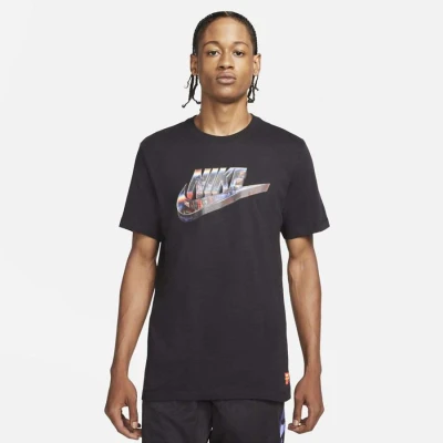 CAMISETA NIKE NSW TEE WORLDWIDE HBR MASCULINA - Preto CAMISETA NIKE NSW TEE WORLDWIDE HBR MASCULINA - Preto