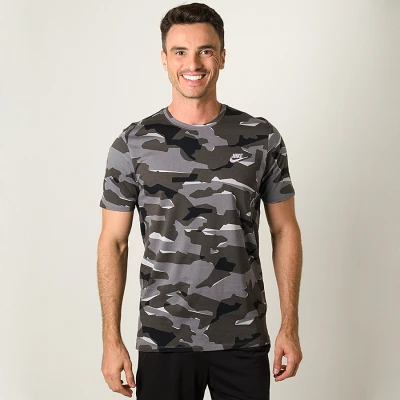 CAMISETA NIKE SPORTSWEAR CAMO MASCULINA - Grafite CAMISETA NIKE SPORTSWEAR CAMO MASCULINA - Grafite