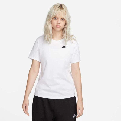 CAMISETA NIKE SPORTSWEAR CLUB ESSENTIALS FEMININA - Branco