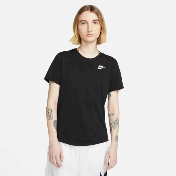 CAMISETA NIKE SPORTSWEAR CLUB ESSENTIALS FEMININA - Preto