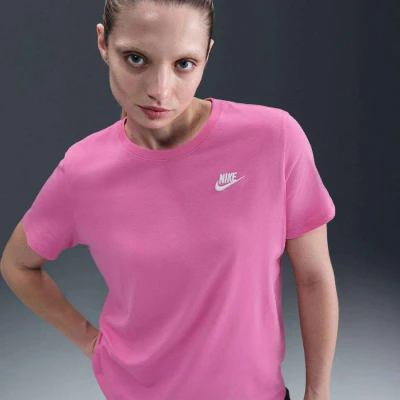 CAMISETA NIKE SPORTSWEAR CLUB ESSENTIALS FEMININA - Rosa/branco