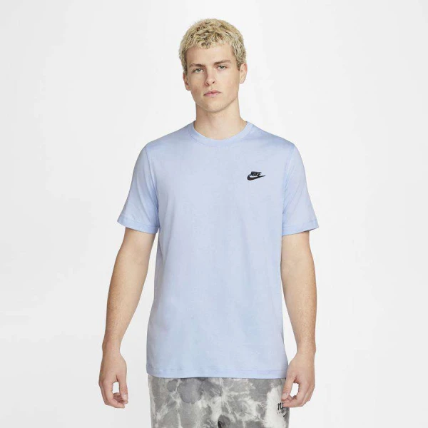 CAMISETA NIKE SPORTSWEAR CLUB MASCULINA - Azul celeste