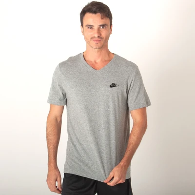 CAMISETA NIKE SPORTSWEAR CLUB MASCULINA - Cinza CAMISETA NIKE SPORTSWEAR CLUB MASCULINA - Cinza