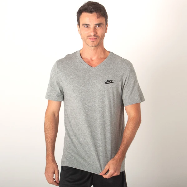 CAMISETA NIKE SPORTSWEAR CLUB MASCULINA - Cinza CAMISETA NIKE SPORTSWEAR CLUB MASCULINA - Cinza