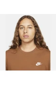CAMISETA NIKE SPORTSWEAR CLUB MASCULINA - Marrom/branco