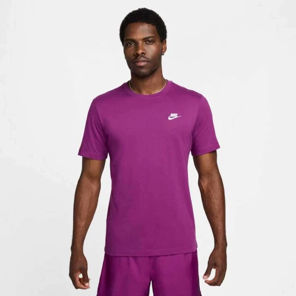 CAMISETA NIKE SPORTSWEAR CLUB MASCULINA - Roxo/branco