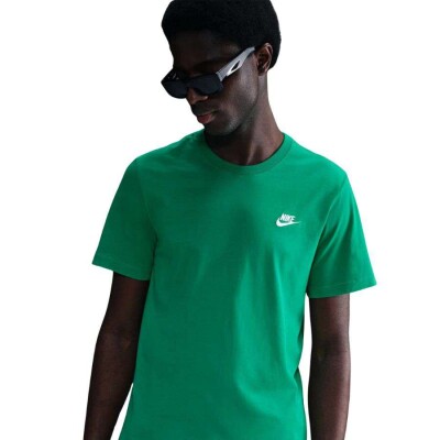 CAMISETA NIKE SPORTSWEAR CLUB MASCULINA - Verde