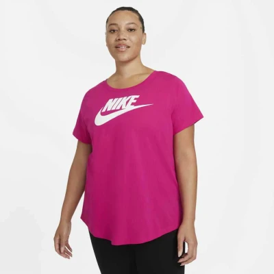 CAMISETA NIKE SPORTSWEAR ESSENTIAL FEMININA PLUS SIZE - Pink CAMISETA NIKE SPORTSWEAR ESSENTIAL FEMININA PLUS SIZE - Pink
