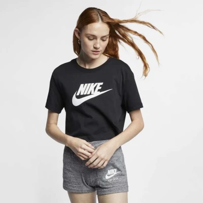 CAMISETA NIKE SPORTSWEAR ESSENTIAL FEMININA - Preto