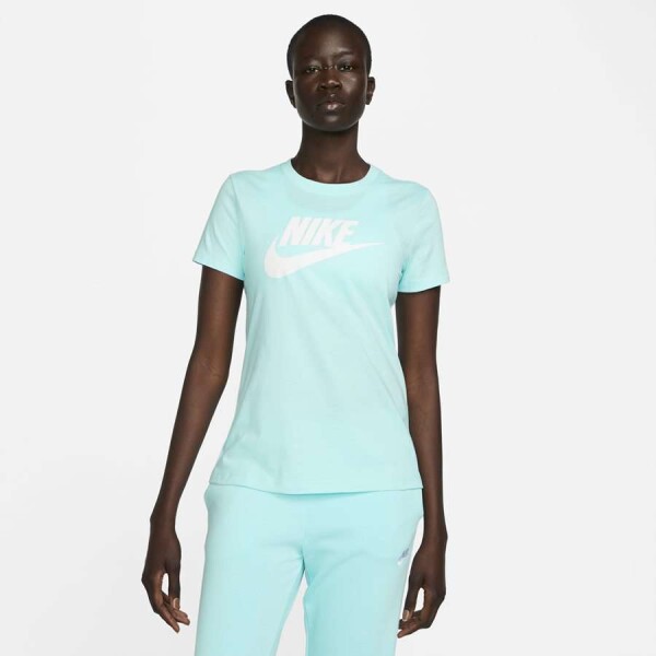 CAMISETA NIKE SPORTSWEAR ESSENTIAL ICON FUTURA FEMININA - Azul celeste
